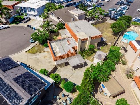 8111 Dartmoor Dr , Huntington Beach, CA