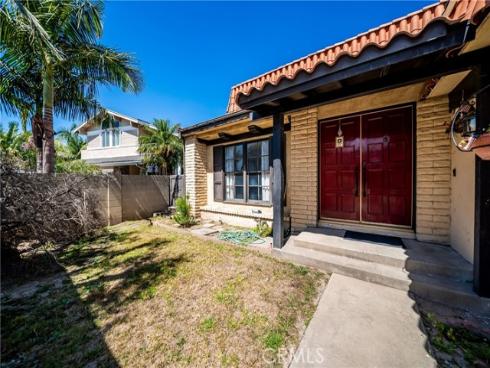 8111 Dartmoor Dr , Huntington Beach, CA
