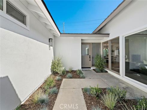9202 Aloha Drive, Huntington Beach, CA