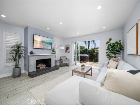 215 Knoxville Avenue, Huntington Beach, CA