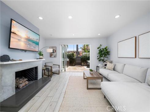215 Knoxville Avenue, Huntington Beach, CA