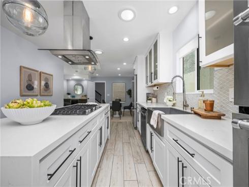 215 Knoxville Avenue, Huntington Beach, CA