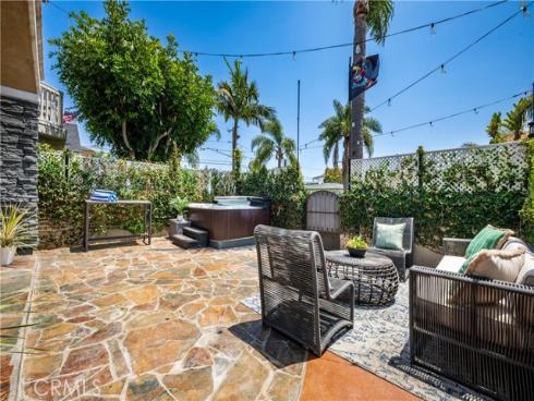 215 Knoxville Avenue, Huntington Beach, CA
