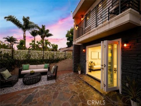 215 Knoxville Avenue, Huntington Beach, CA