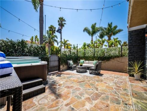 215 Knoxville Avenue, Huntington Beach, CA