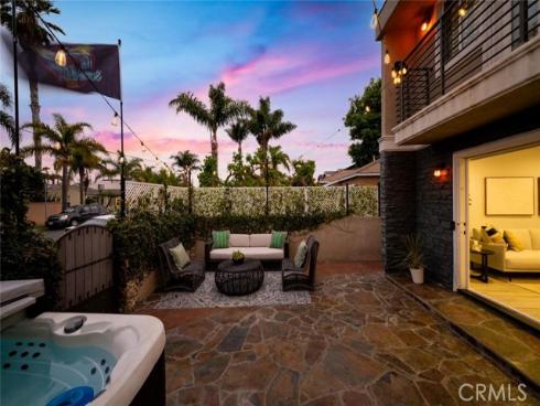 215 Knoxville Avenue, Huntington Beach, CA