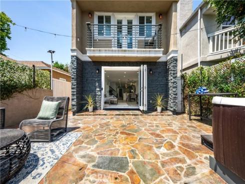 215 Knoxville Avenue, Huntington Beach, CA