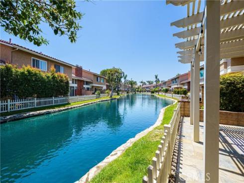 7946 Waterfall Circle, Huntington Beach, CA