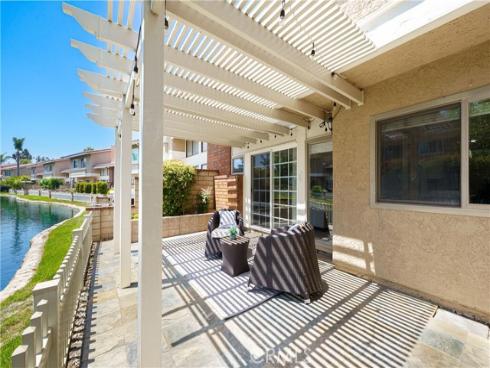 7946 Waterfall Circle, Huntington Beach, CA