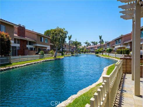 7946 Waterfall Circle, Huntington Beach, CA