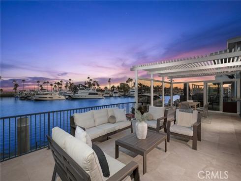 17033 Edgewater Lane, Huntington Beach, CA