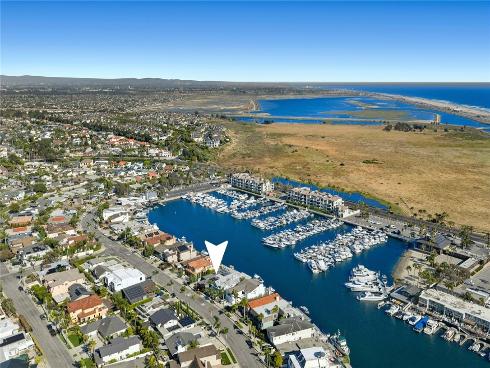 17033 Edgewater Lane, Huntington Beach, CA