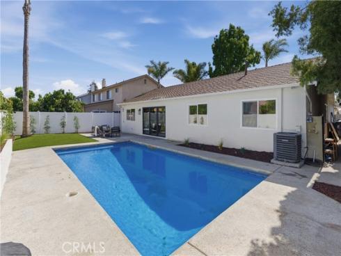 20682 Queens Park Lane, Huntington Beach, CA