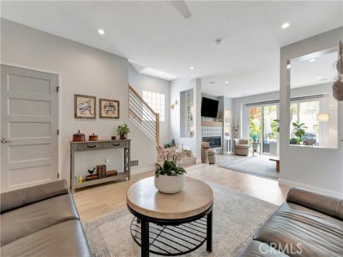 212 Hartford Avenue, Huntington Beach, CA