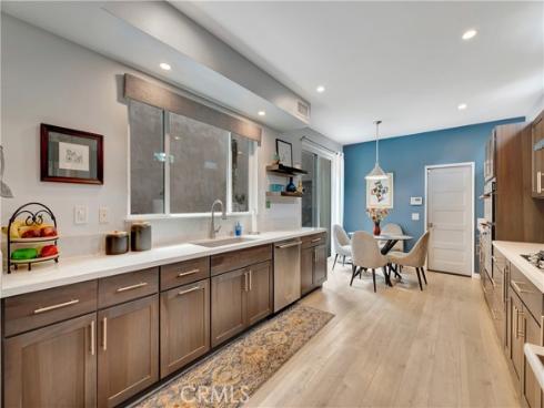 212 Hartford Avenue, Huntington Beach, CA