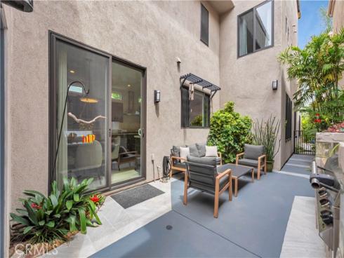 212 Hartford Avenue, Huntington Beach, CA