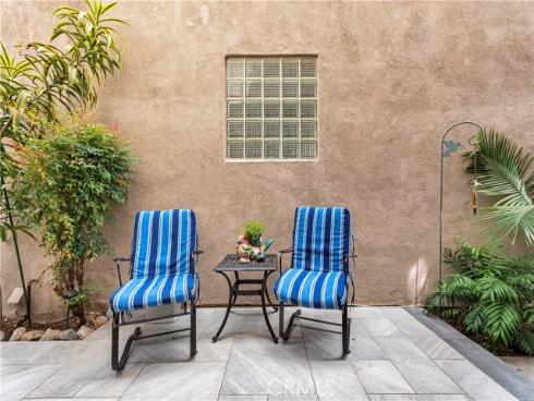 212 Hartford Avenue, Huntington Beach, CA