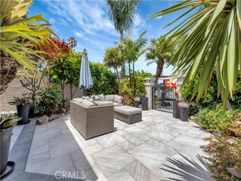 212 Hartford Avenue, Huntington Beach, CA