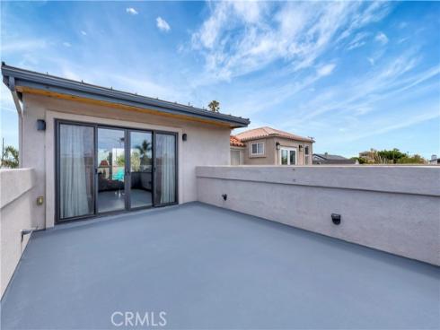 212 Hartford Avenue, Huntington Beach, CA