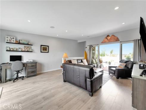 212 Hartford Avenue, Huntington Beach, CA