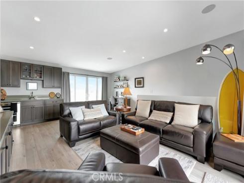 212 Hartford Avenue, Huntington Beach, CA