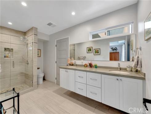 212 Hartford Avenue, Huntington Beach, CA
