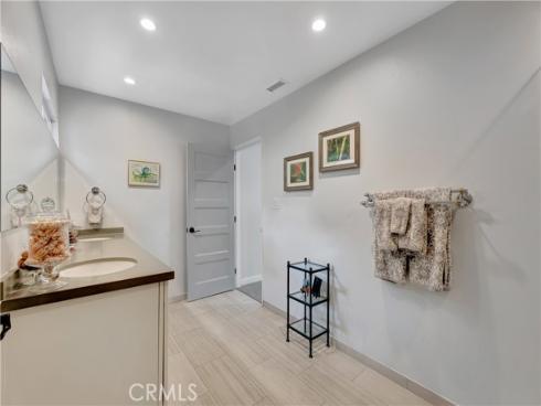 212 Hartford Avenue, Huntington Beach, CA