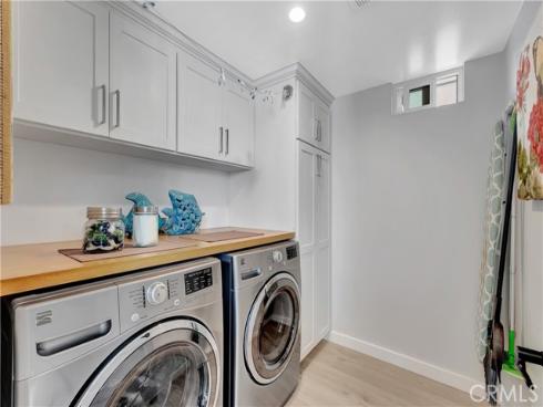 212 Hartford Avenue, Huntington Beach, CA