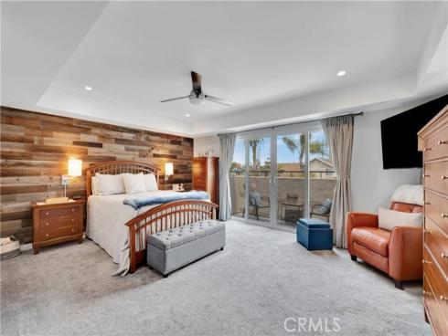 212 Hartford Avenue, Huntington Beach, CA