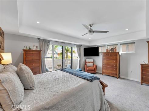 212 Hartford Avenue, Huntington Beach, CA