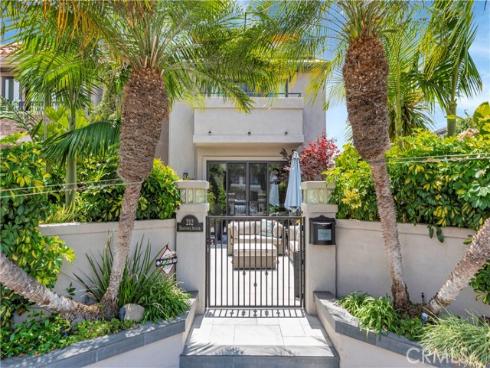 212 Hartford Avenue, Huntington Beach, CA