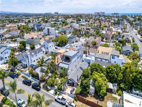 212 Hartford Avenue, Huntington Beach, CA