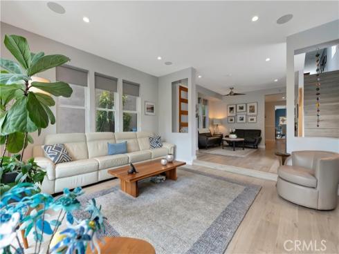 212 Hartford Avenue, Huntington Beach, CA