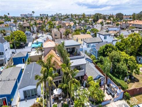 212 Hartford Avenue, Huntington Beach, CA