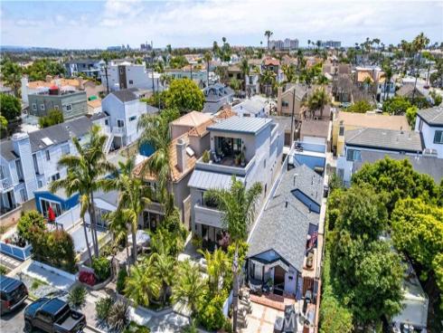 212  Hartford   Avenue, Huntington Beach, CA