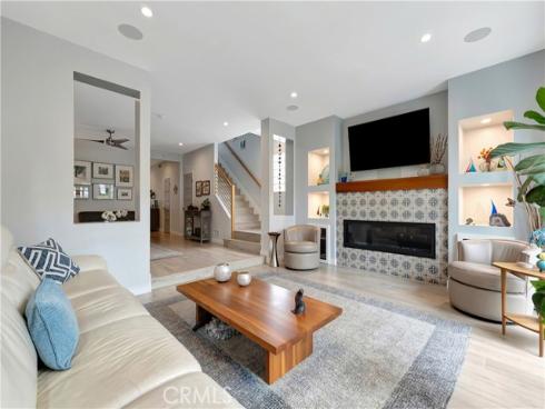 212 Hartford Avenue, Huntington Beach, CA