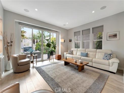212 Hartford Avenue, Huntington Beach, CA