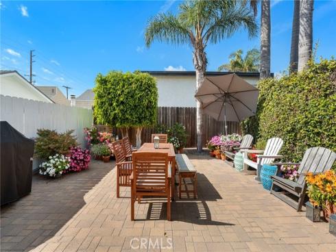 207 Memphis Avenue, Huntington Beach, CA