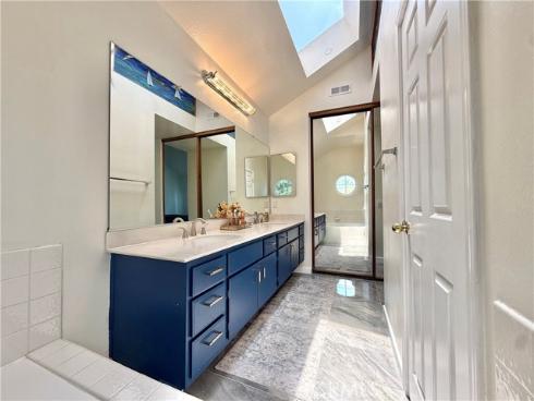 7402 Yellowtail Drive #204 204 Drive, Huntington Beach, CA