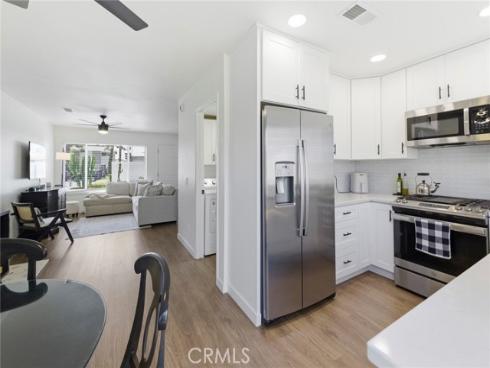 9717 Pettswood #6 Drive, Huntington Beach, CA
