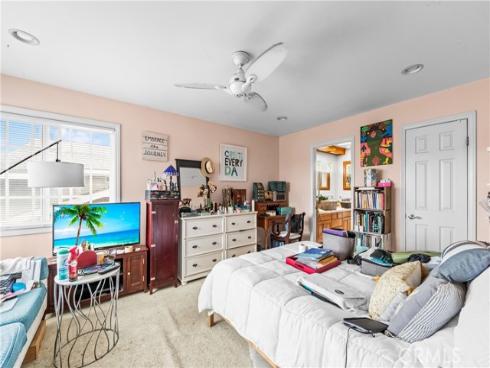 21661  Kaneohe  , Huntington Beach, CA