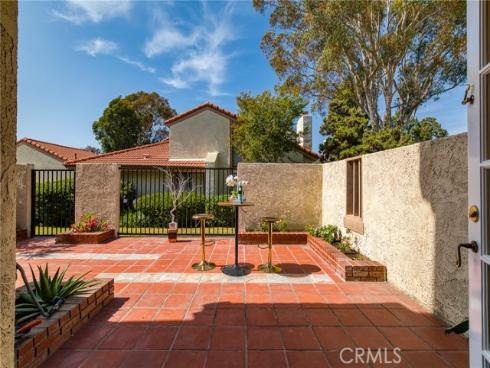8391 Mapledale Lane, Huntington Beach, CA
