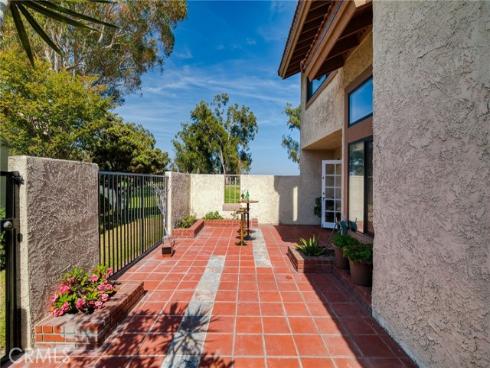 8391 Mapledale Lane, Huntington Beach, CA
