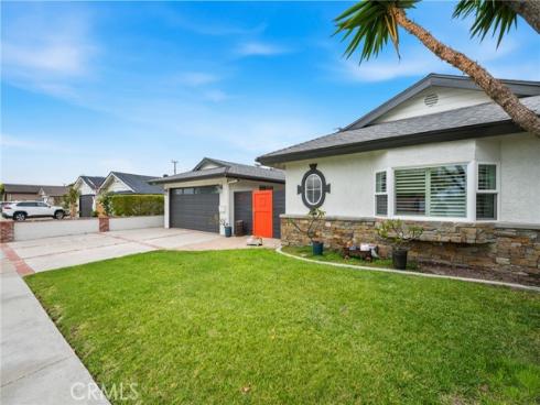 5471 Meadowlark Drive, Huntington Beach, CA