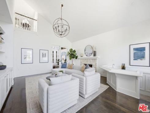 19382 Woodlands Drive, Huntington Beach, CA