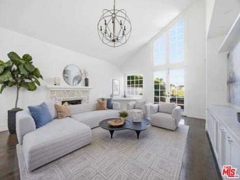 19382 Woodlands Drive, Huntington Beach, CA