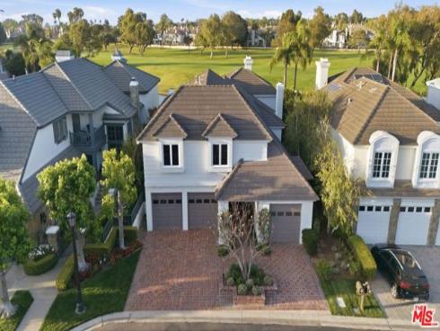 19382 Woodlands Drive, Huntington Beach, CA