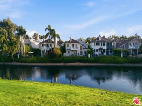 19382 Woodlands Drive, Huntington Beach, CA