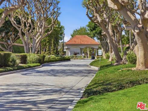 19382 Woodlands Drive, Huntington Beach, CA