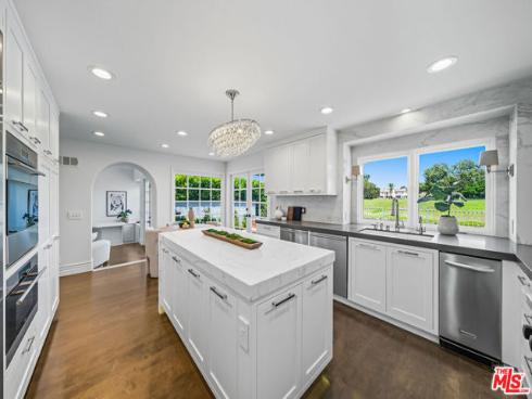 19382 Woodlands Drive, Huntington Beach, CA